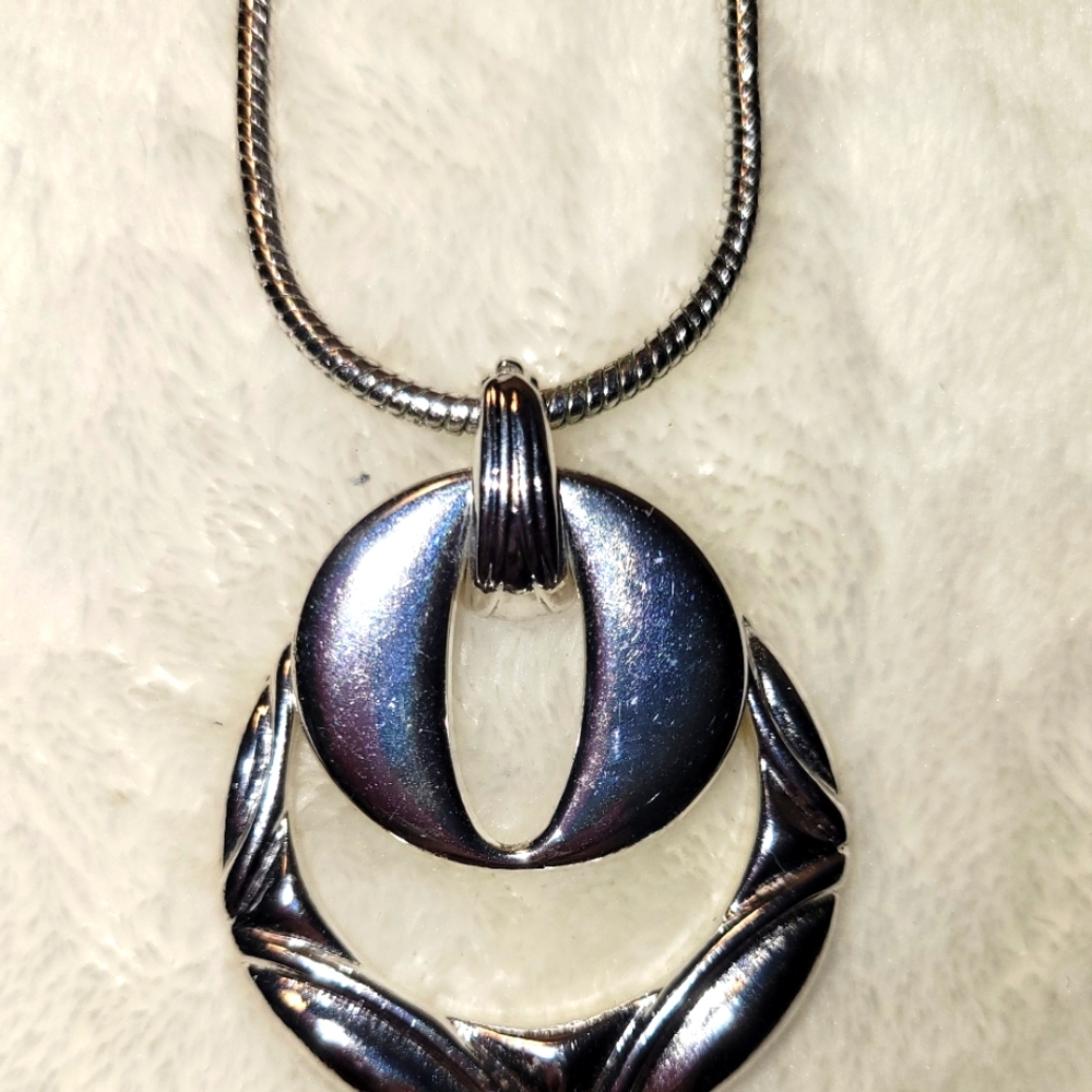 Silver Tone O Pendant Necklace
